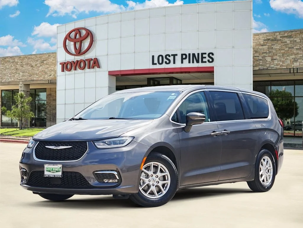 2023 Chrysler Pacifica Touring L's photo