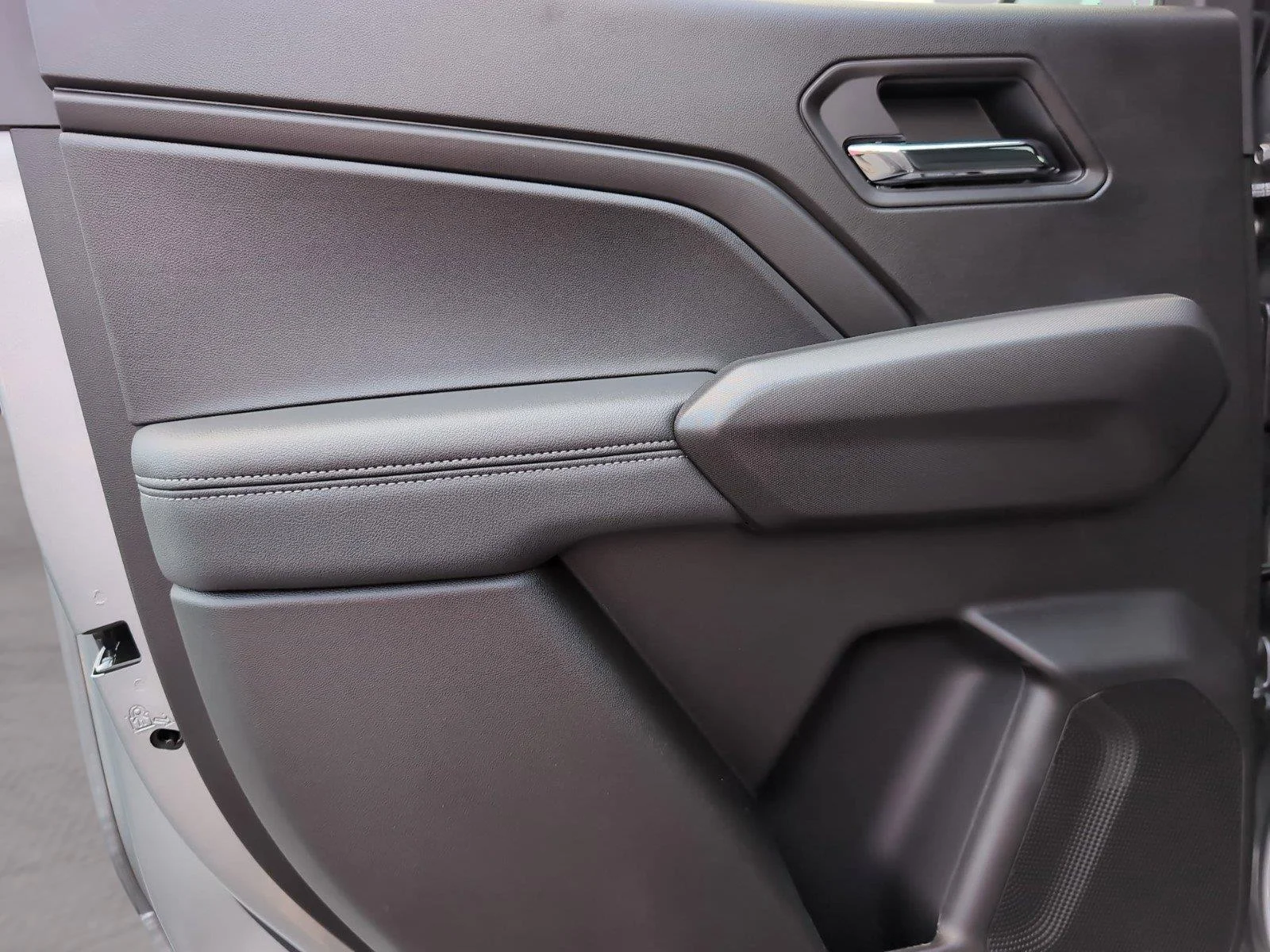 New 2026 Sterling Metallic GMC Elevation image 21