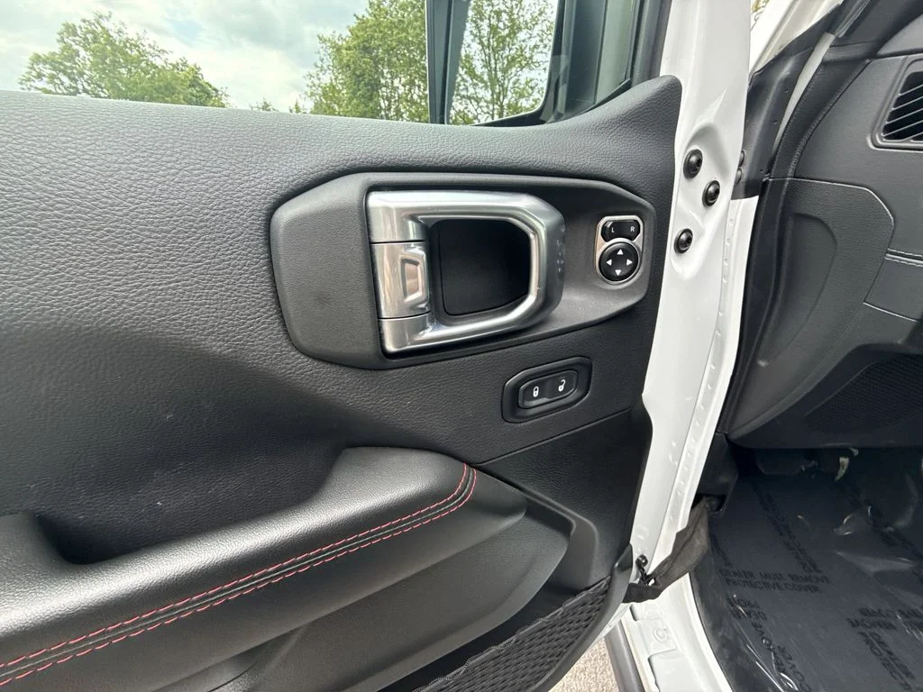Used 2024 White Jeep Rubicon image 13