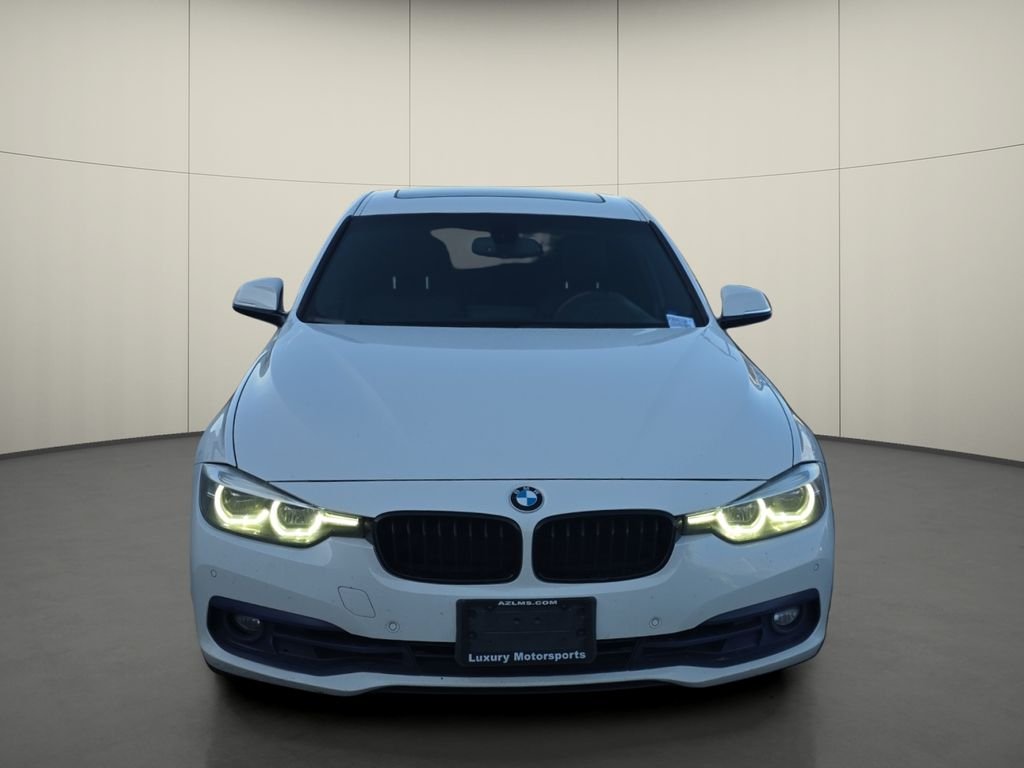 Used 2018 White BMW 330i image 2