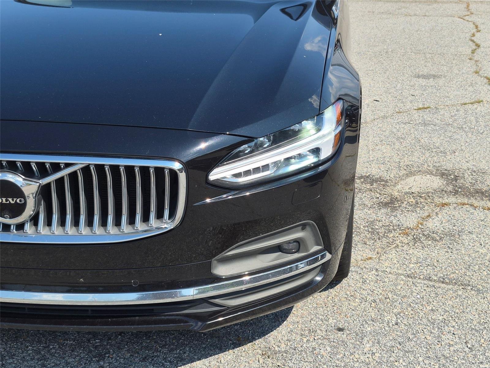 Used 2024 BLACK VOLVO  image 10