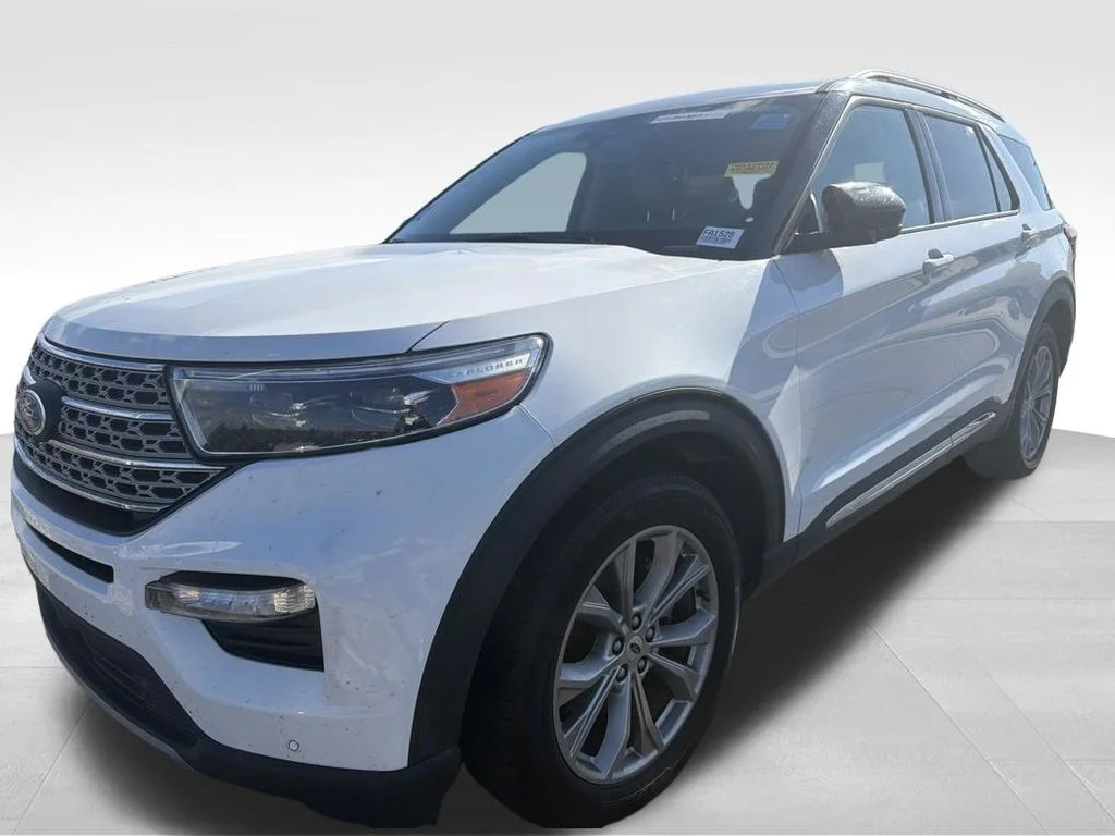 Used 2023 White Ford Limited image 3