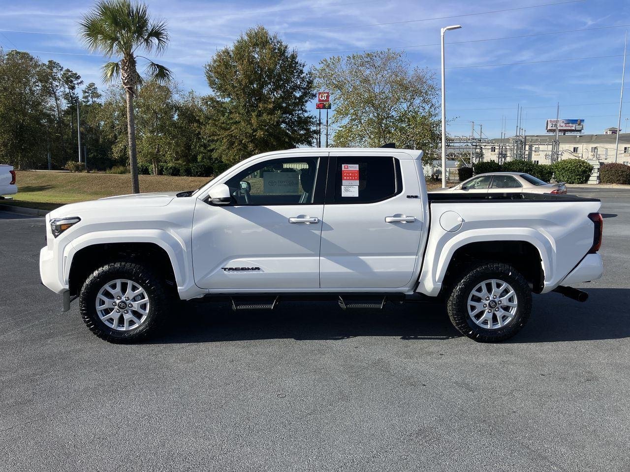 Used 2025 Ice Cap Toyota SR5 Double Cab image 2