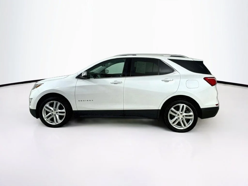 Used 2020 Iridescent Pearl Tricoat Chevrolet Premier image 4