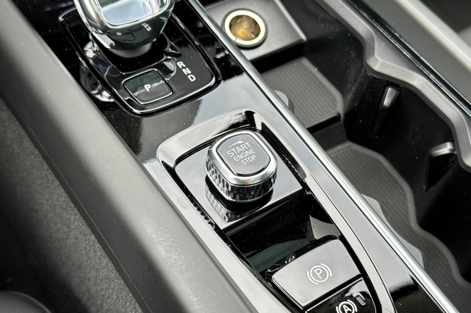 2026 Volvo XC60 Plus - Photo 22