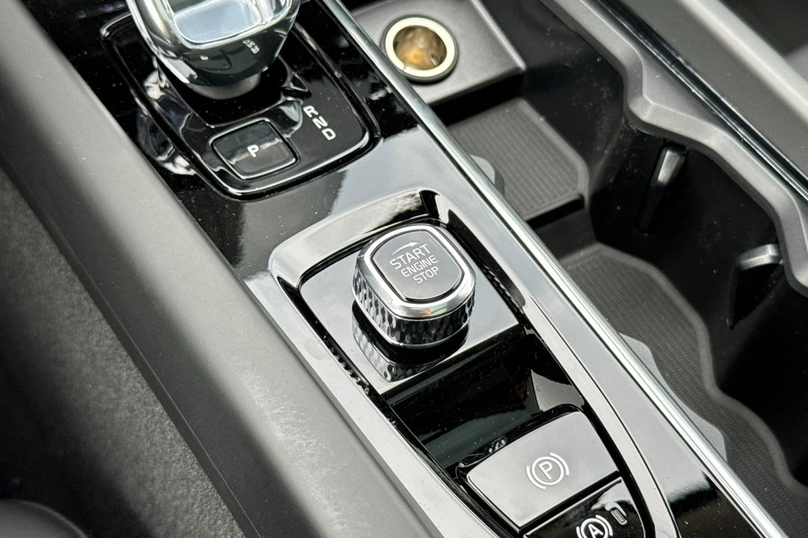 2026 Volvo XC60 Plus - Photo 22
