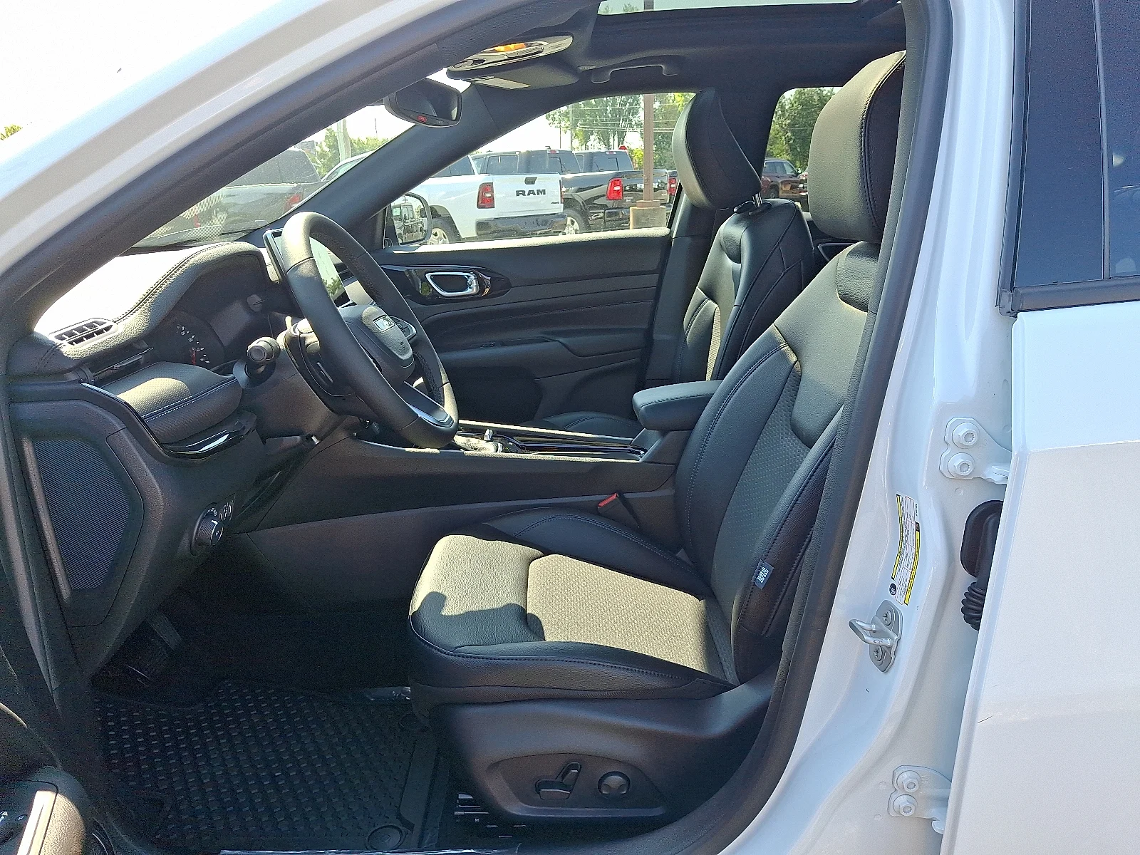 2025 Jeep Compass Latitude - Photo 14