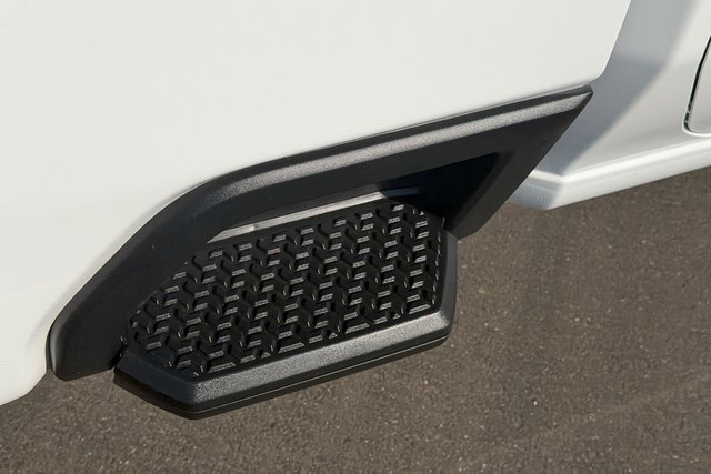 Used 2026 Summit White GMC AT4 image 7