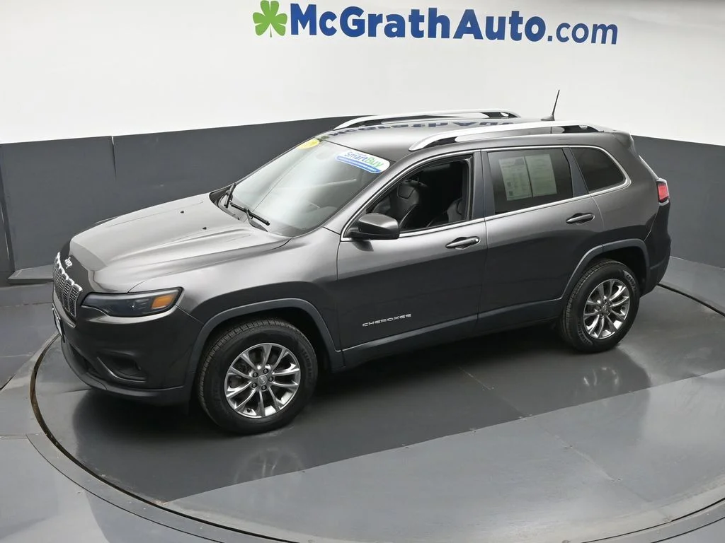 Used 2019 Gray Jeep Latitude Plus image 24