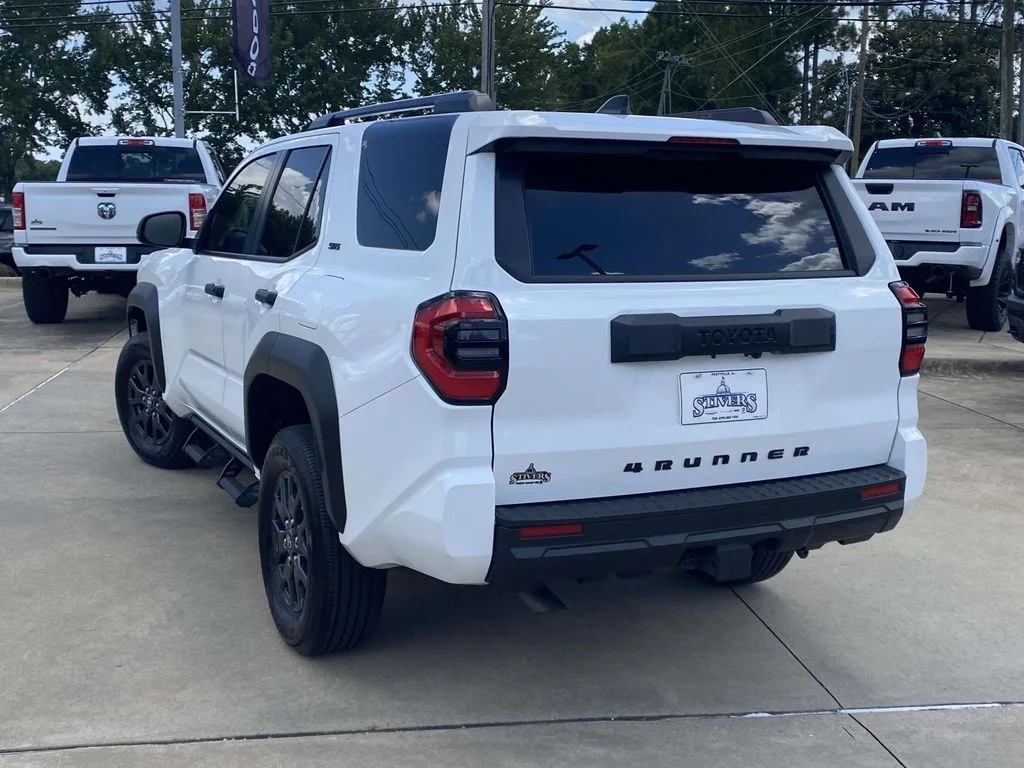 Used 2025 White Toyota SR5 image 39