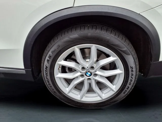 Used 2023 White BMW xDrive40i image 12
