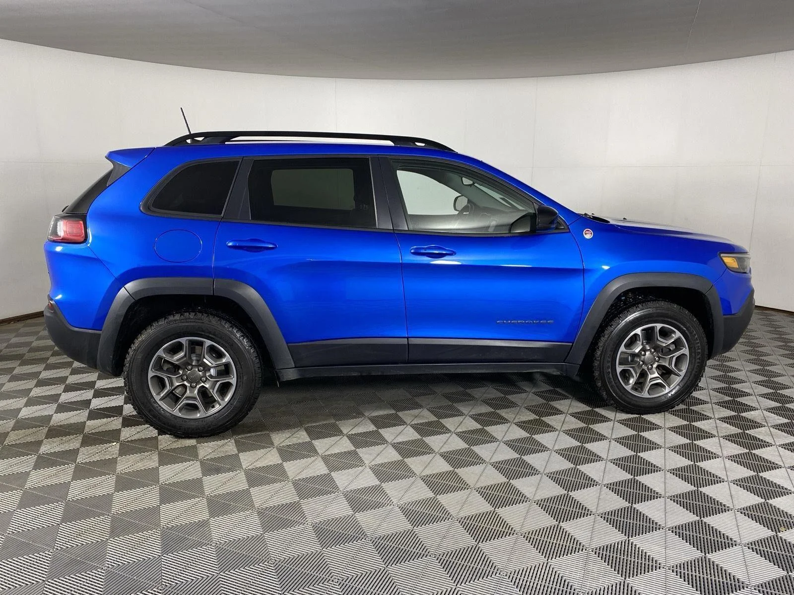 Used 2022 Hydro Blue Pearlcoat Jeep Trailhawk image 7