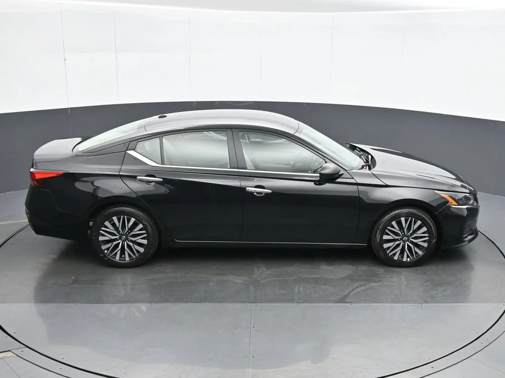 Used 2025 Black Nissan 2.5 SV image 23