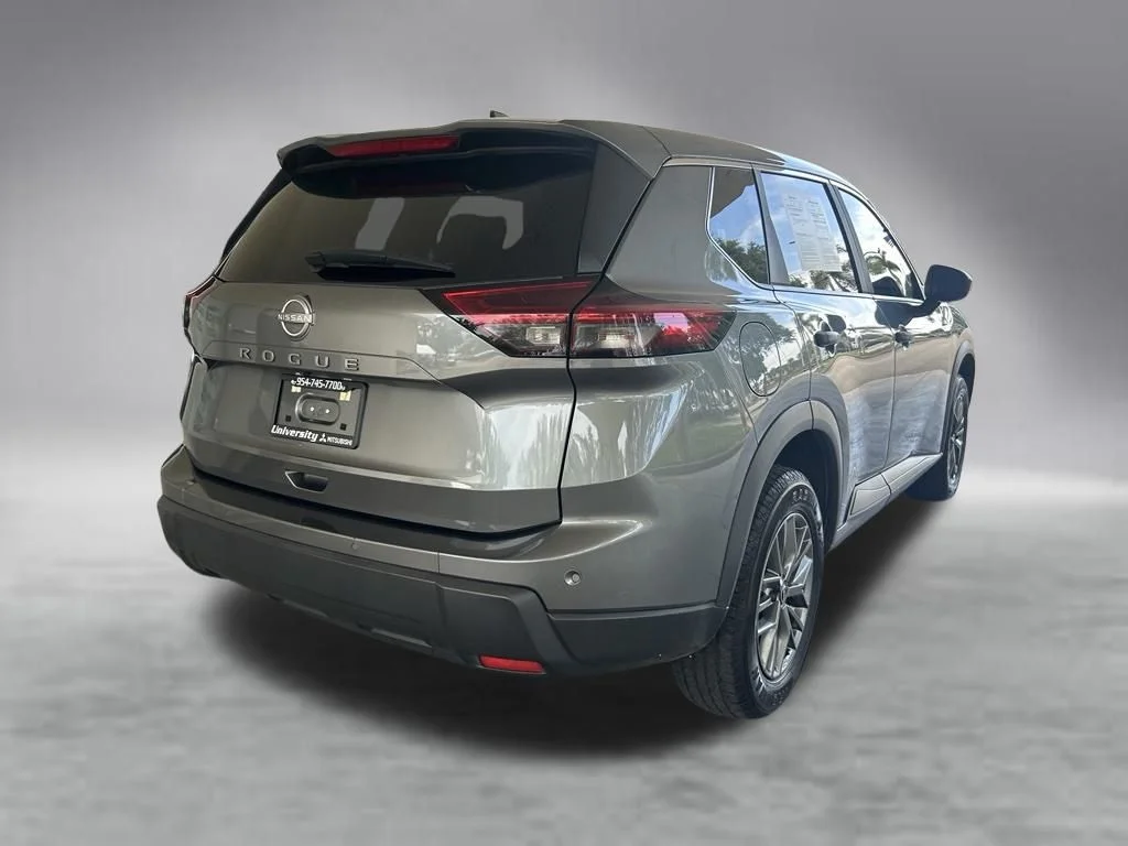 Used 2024 Gray Nissan S image 3