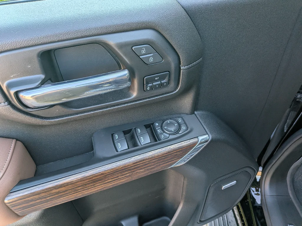 Used 2023 BLACK Chevrolet High Country image 20