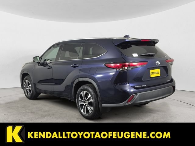 Used 2022  Toyota XLE image 7