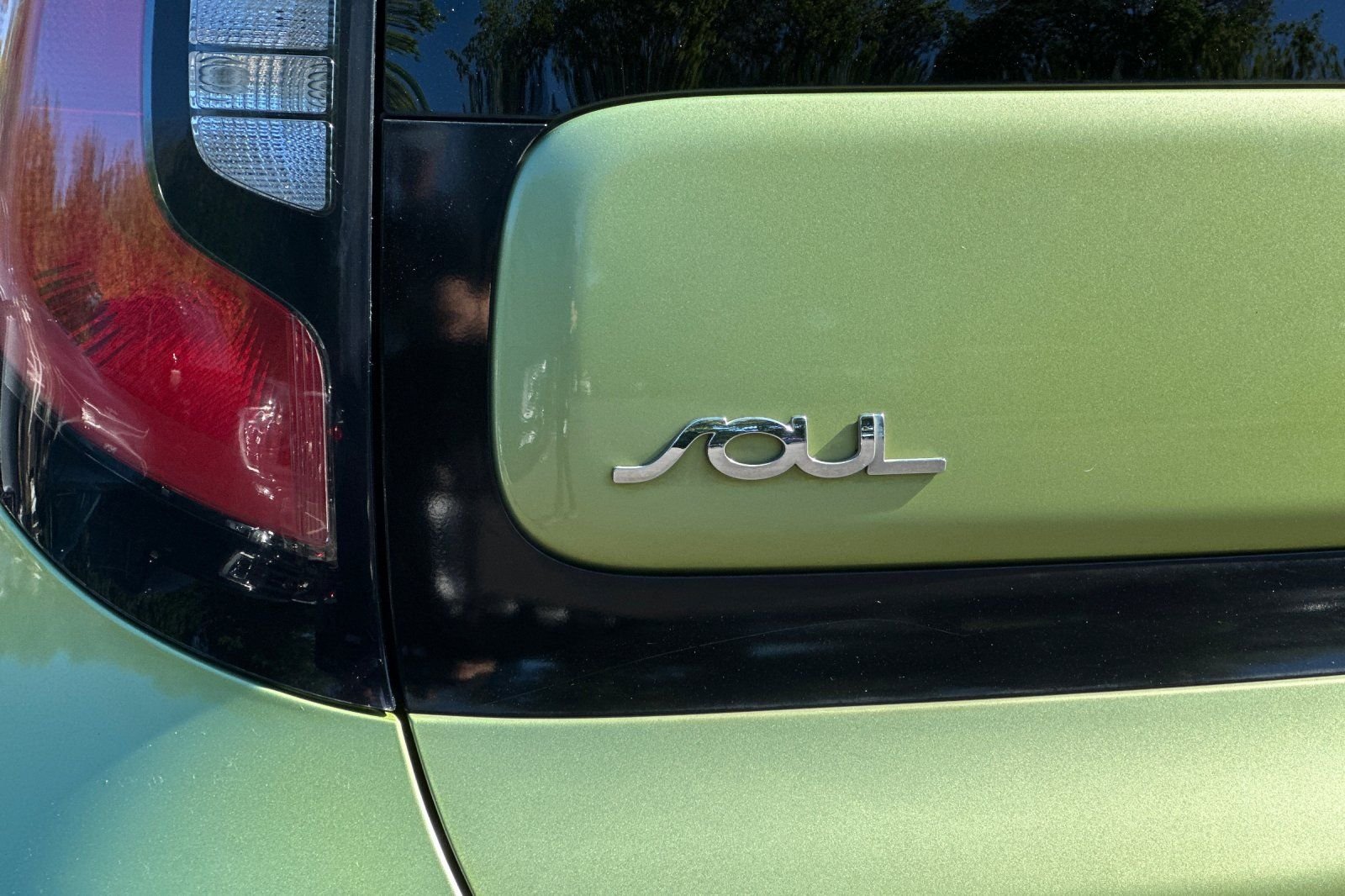 Used 2016 Green Kia Base image 32