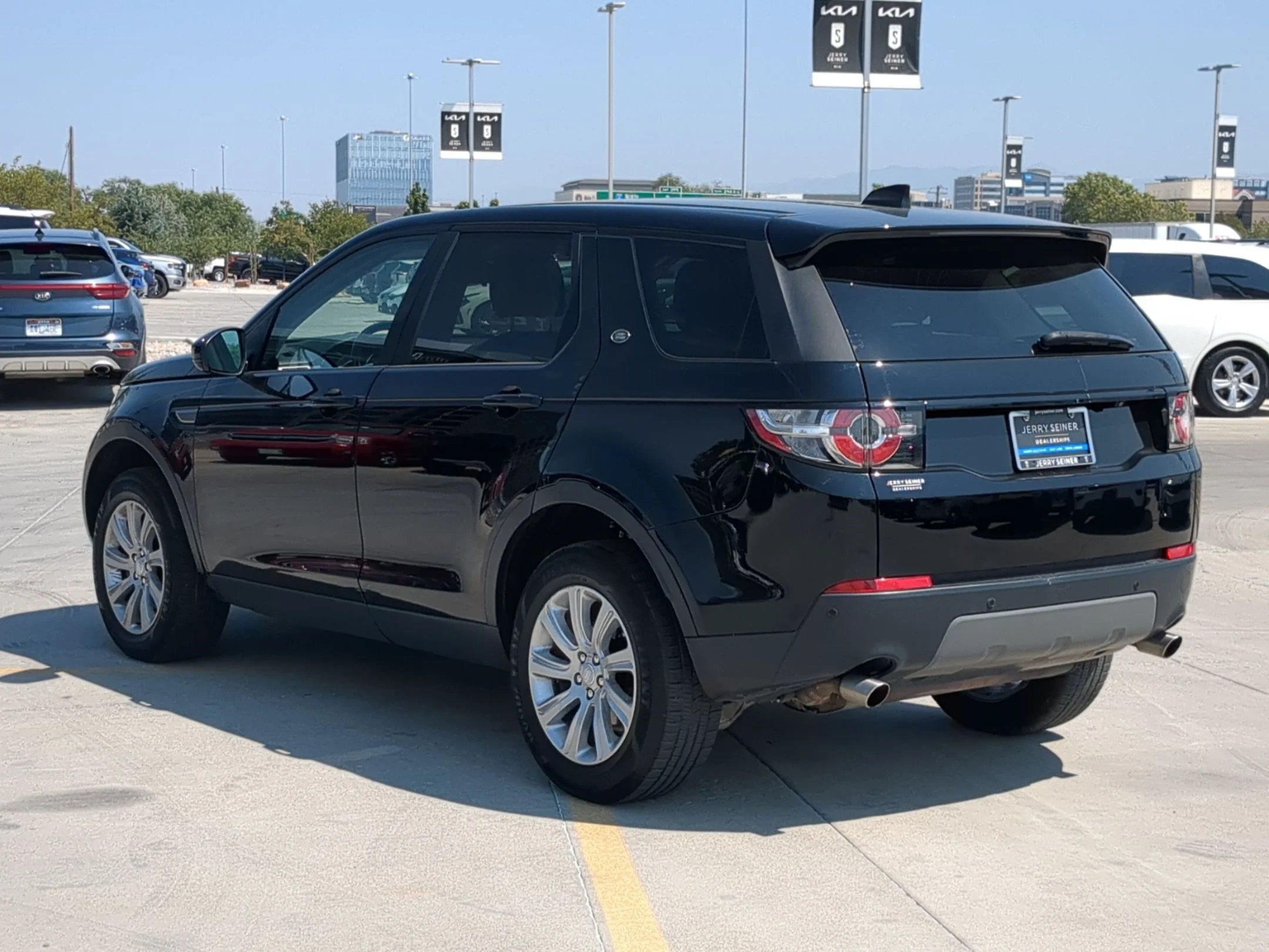 Used 2019 Narvik Black Land Rover SE image 3