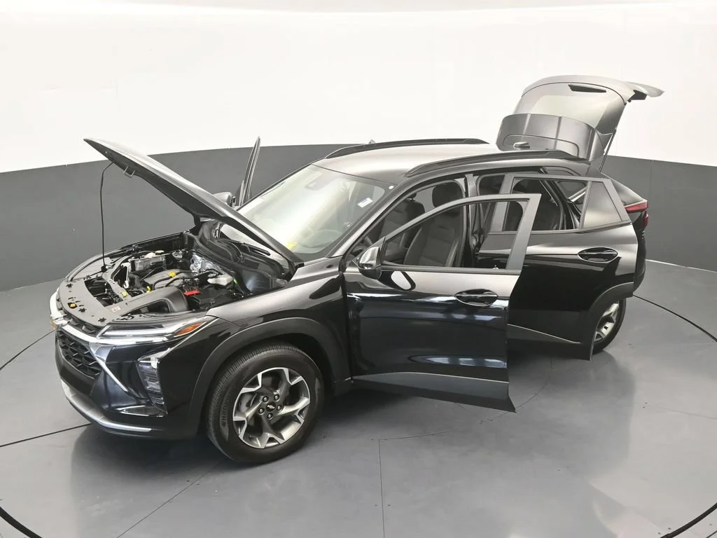 Used 2025 Mosaic Black Metallic Chevrolet LT image 61