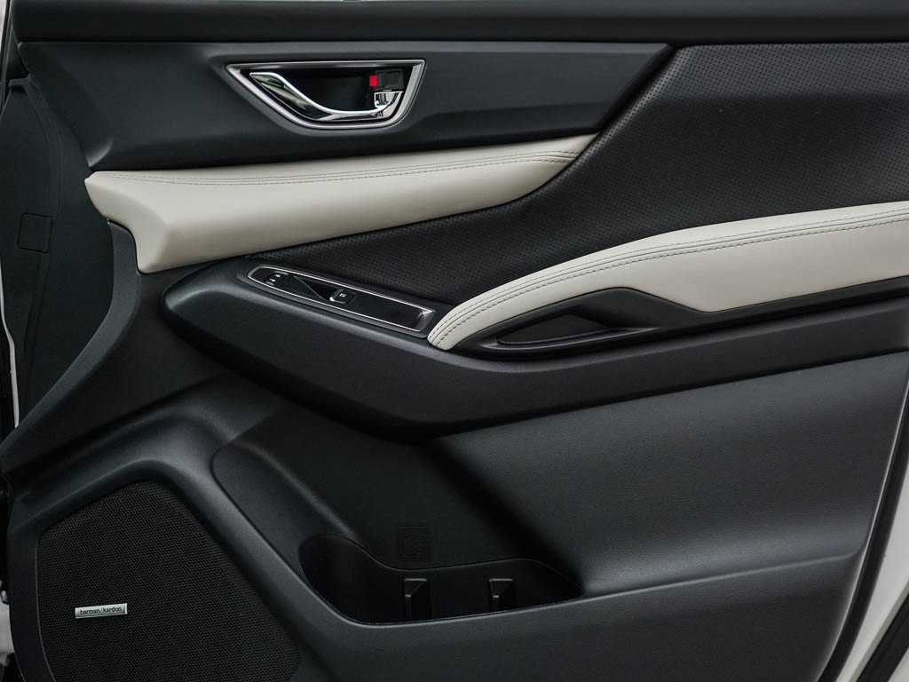 New 2026 CRYSTAL WHITE PEARL Subaru Limited 7-Passenger image 10