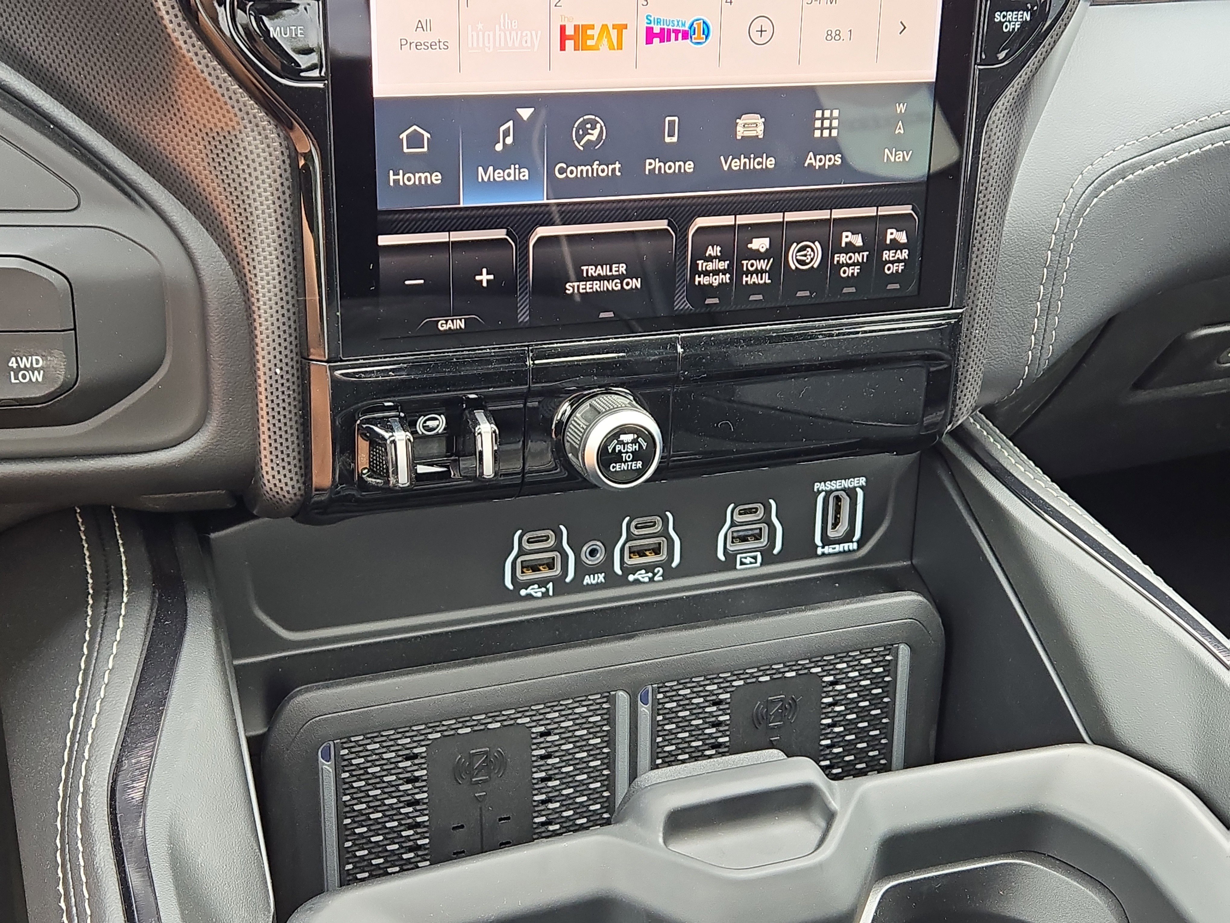 New 2026 Diamond Black Crystal Pearlcoat Ram Limited image 29