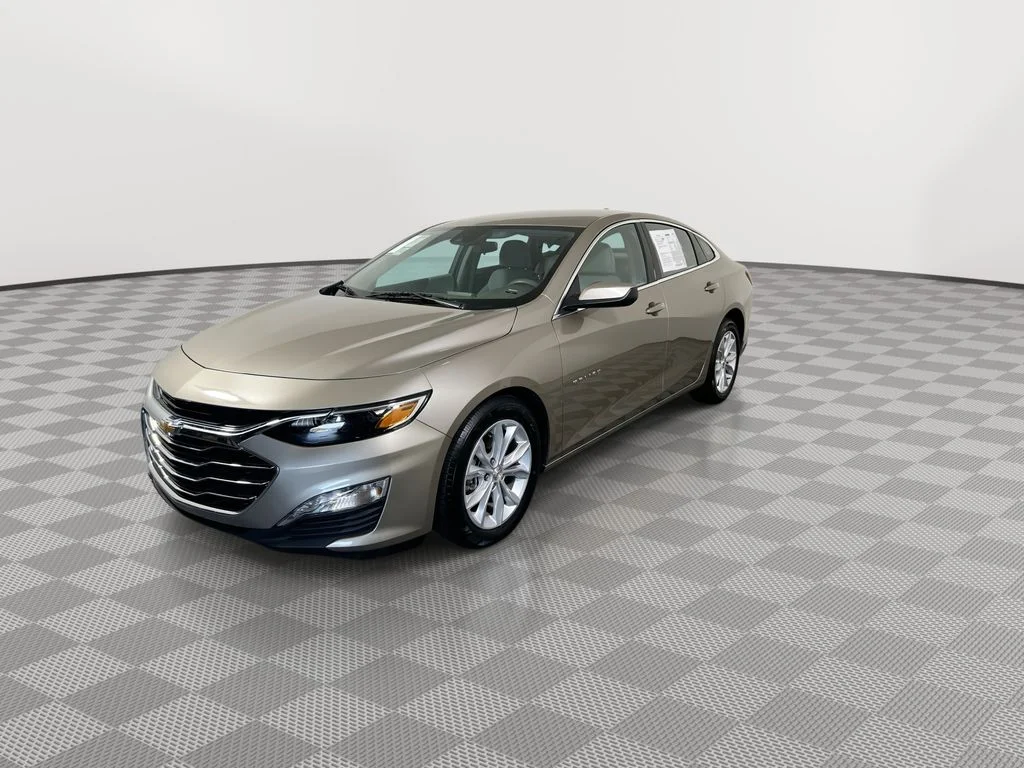 Used 2025 Gray Chevrolet LT image 4