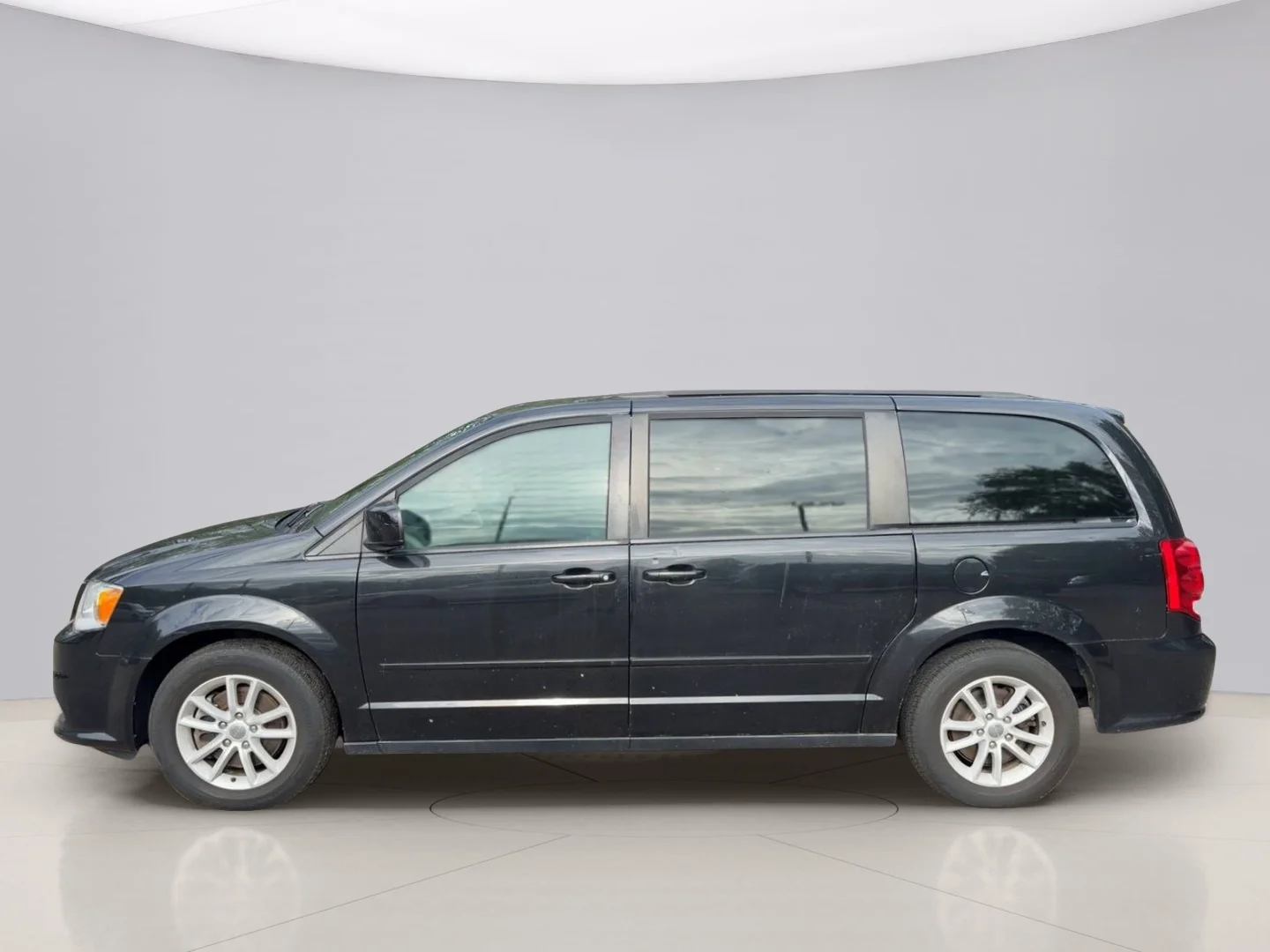Used 2015 Black Dodge SXT image 2