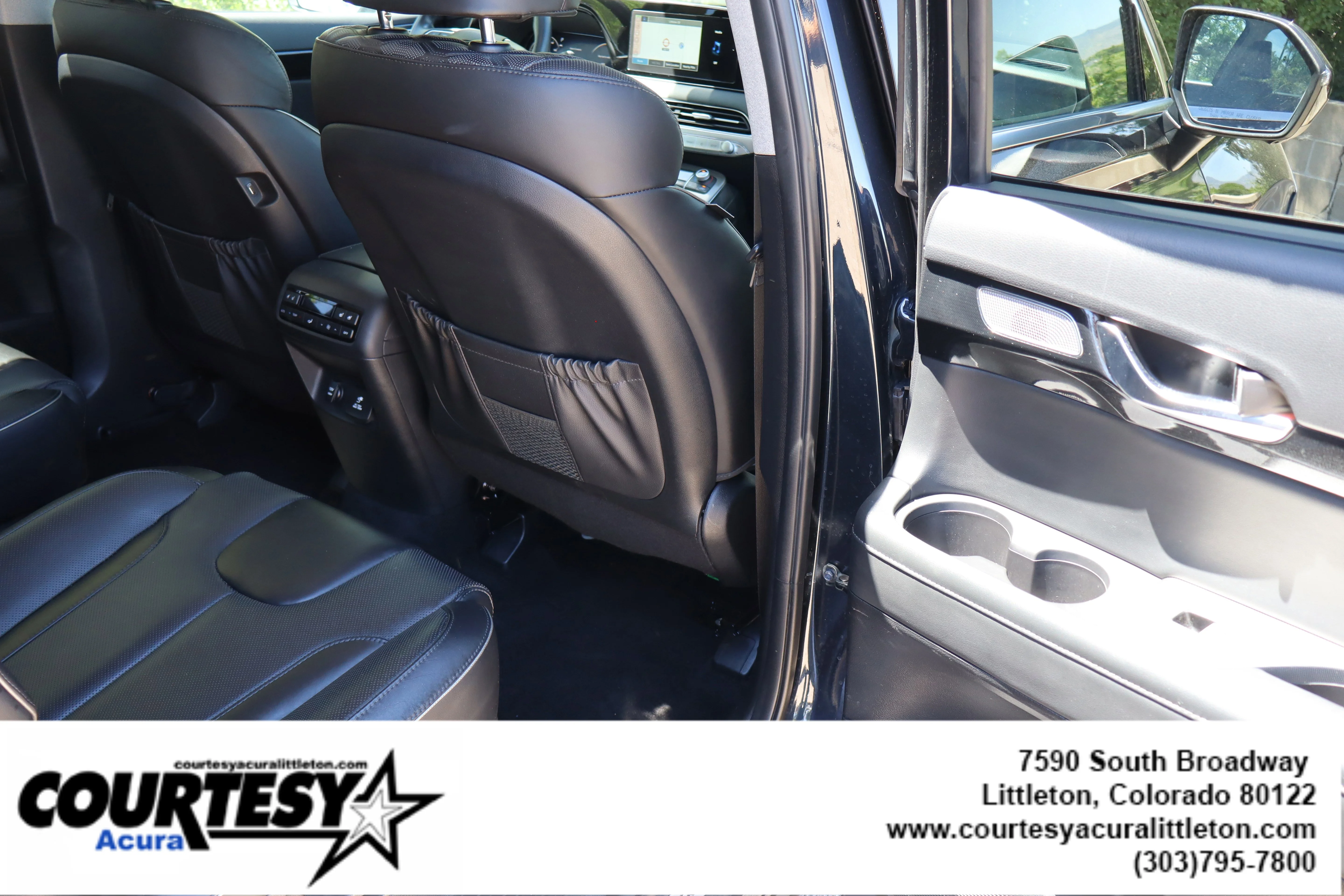 Used 2022 Moonlight Cloud Hyundai Limited image 32
