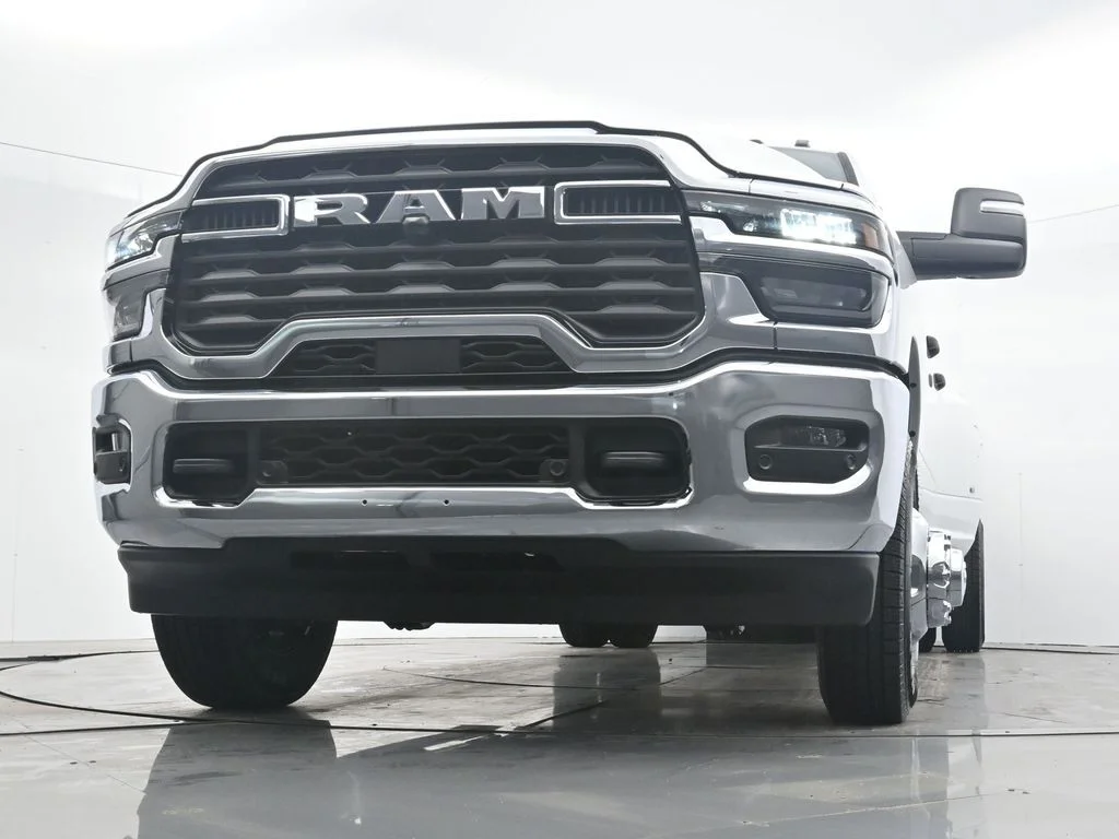 New 2026 Bright White Clear-Coat Exterior Paint RAM Tradesman image 33