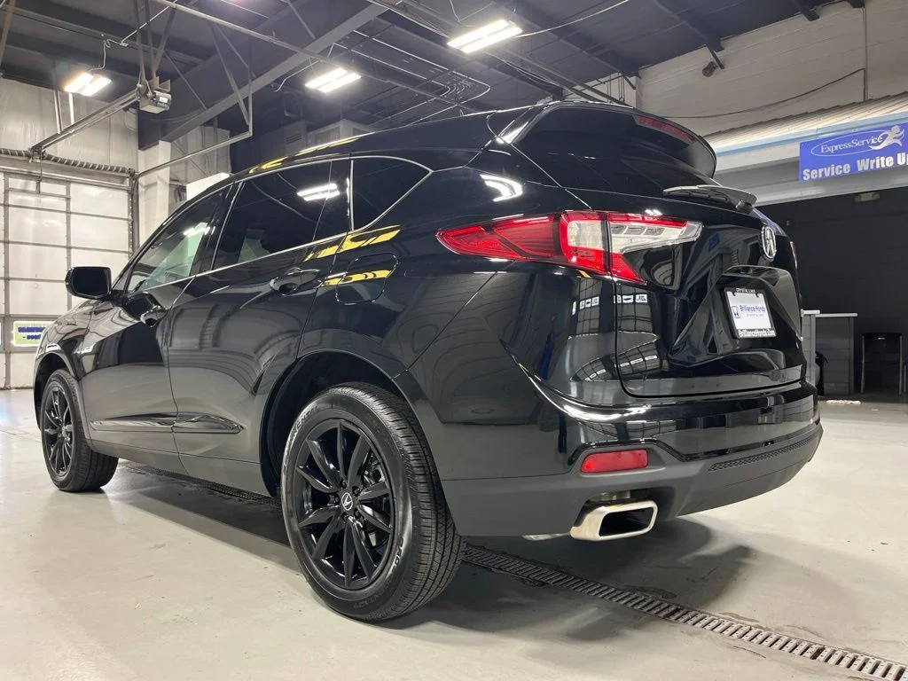Used 2026 Majestic Black Pearl Acura Base image 5