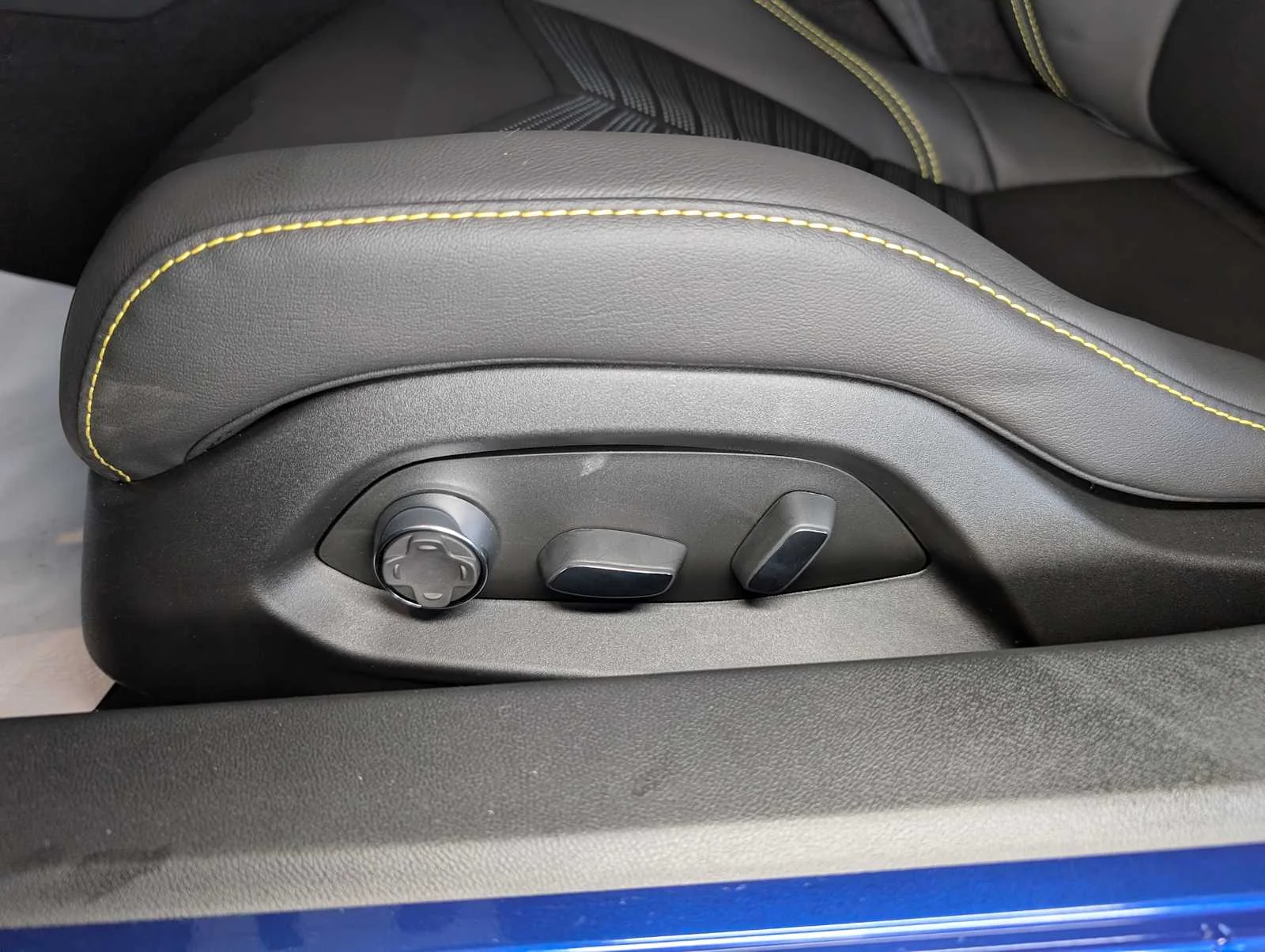 New 2027 Admiral Blue Metallic Chevrolet 2LT image 24