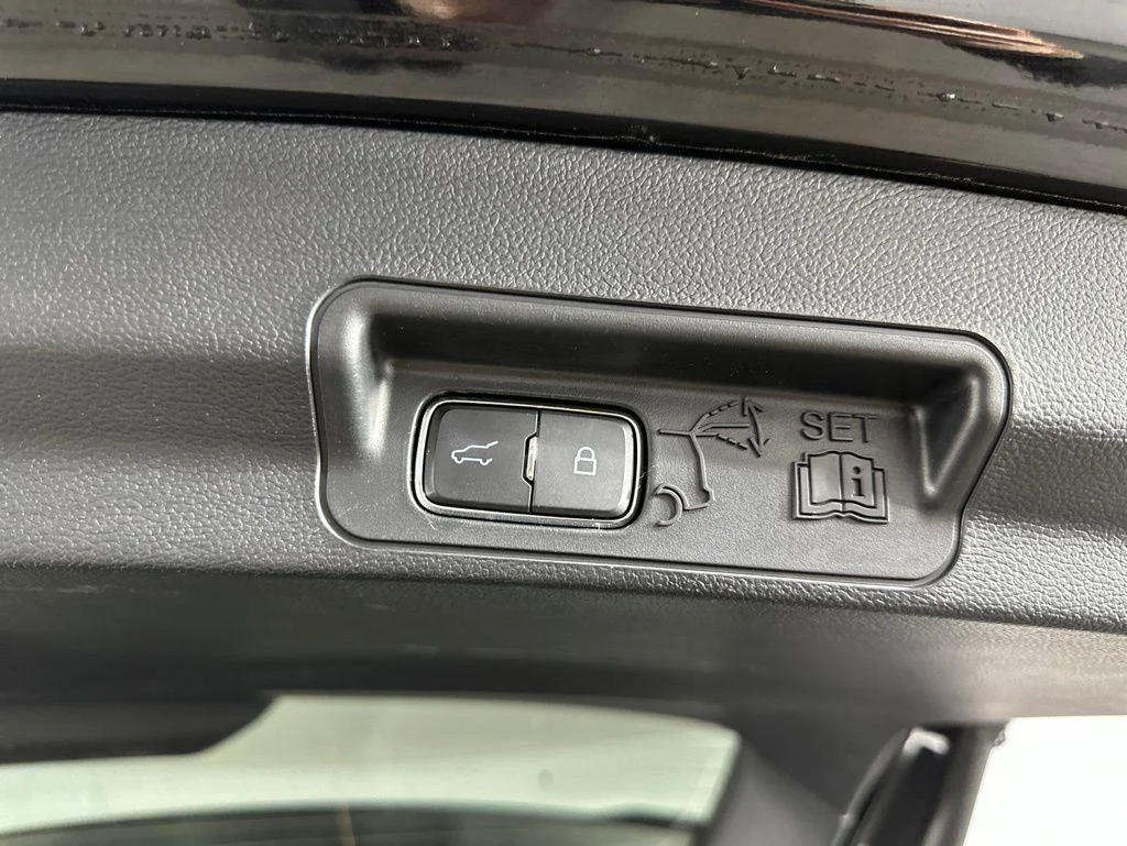 Used 2024 Black Metallic Ford XLT image 27