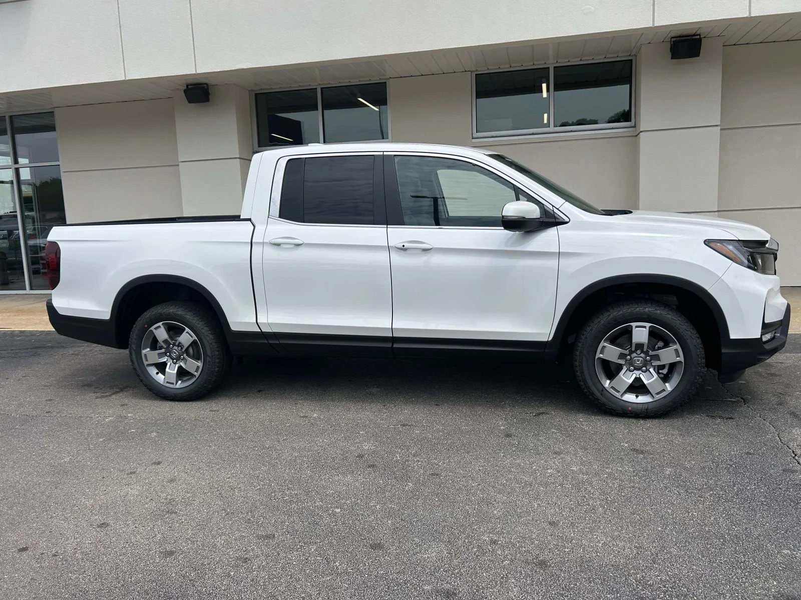 New 2026 Platinum White Pearl Honda RTL AWD image 2