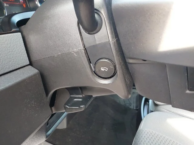 Used 2013 Red Ford XLT image 27