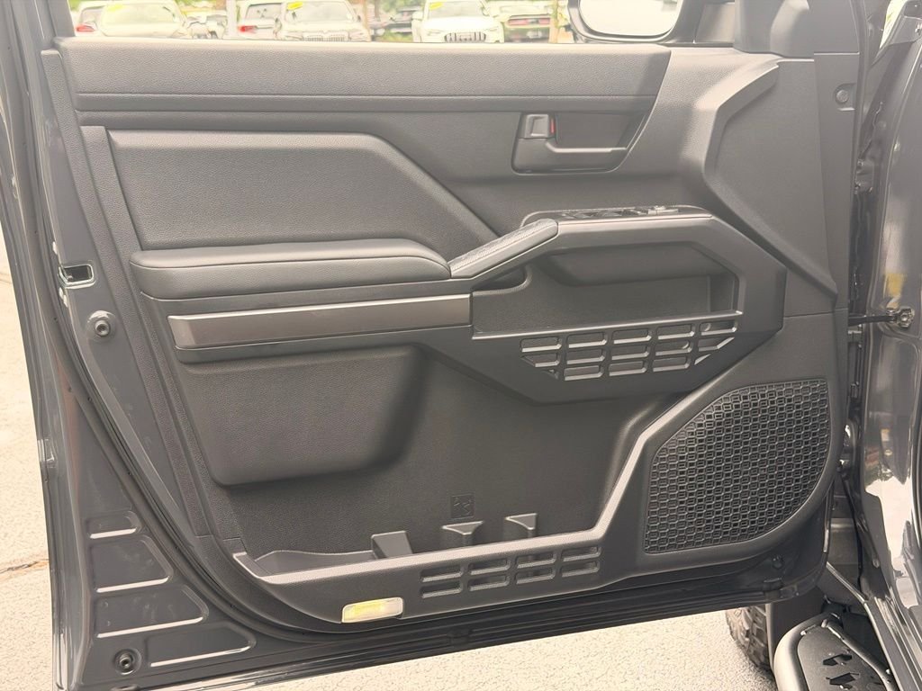 Used 2025  Toyota SR5 image 24