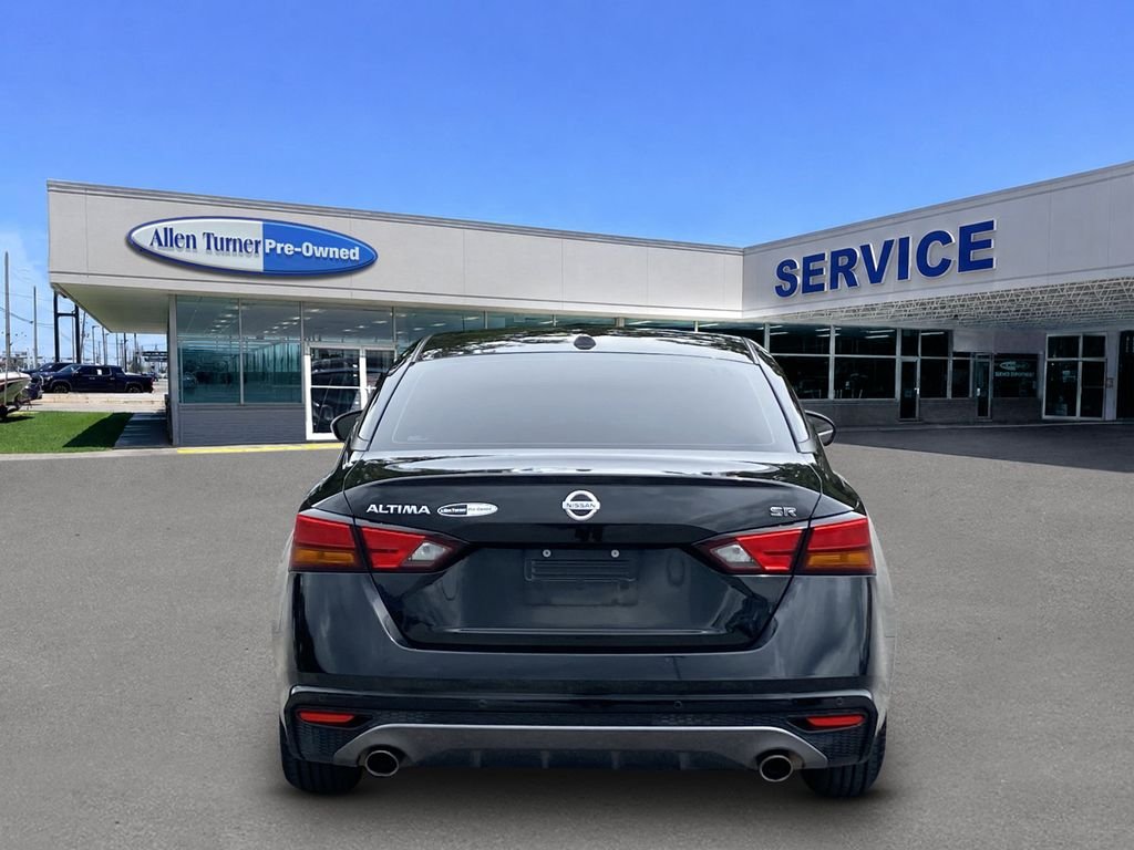 Used 2022 Super Black Clearcoat Nissan 2.5 SR image 7