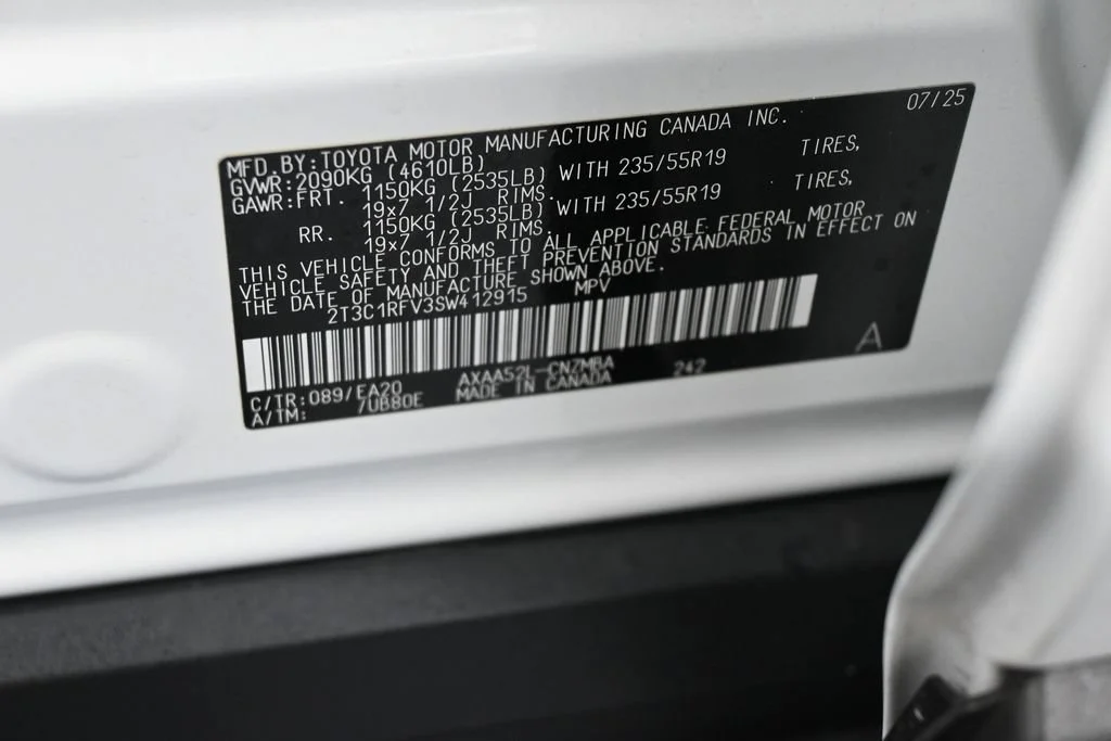 Used 2025 White Toyota XLE Premium image 17