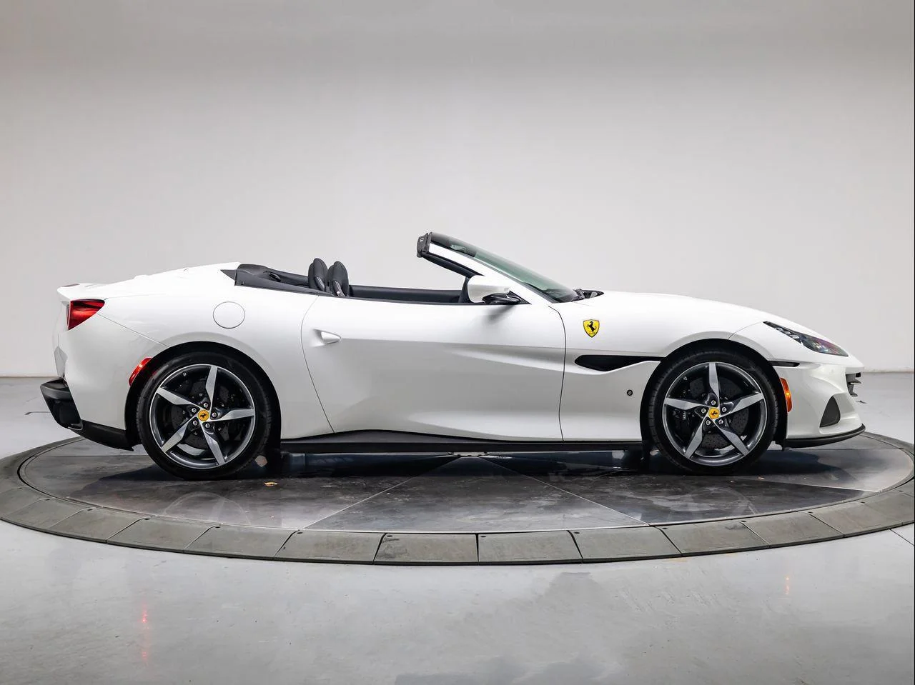 Used 2023 Bianco Cervino Ferrari M image 6