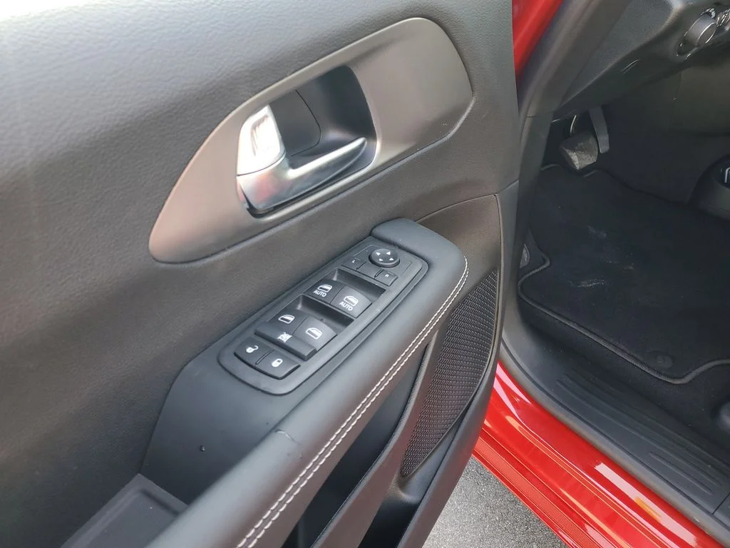 2025 Chrysler Voyager LX - Photo 7