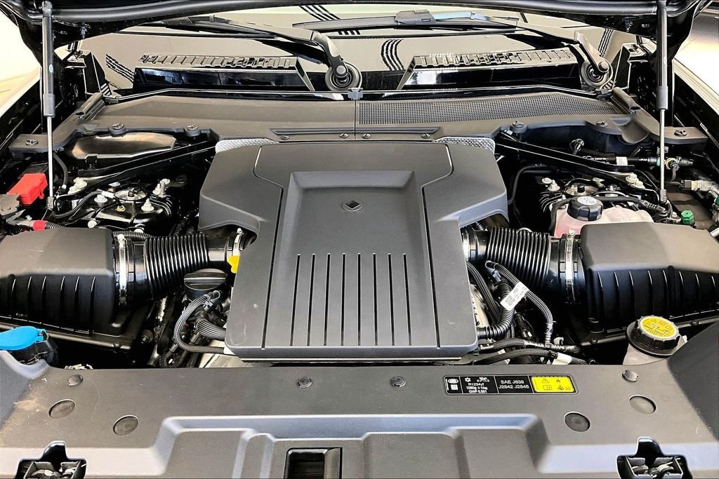 New 2026  Land Rover OCTA Black image 12
