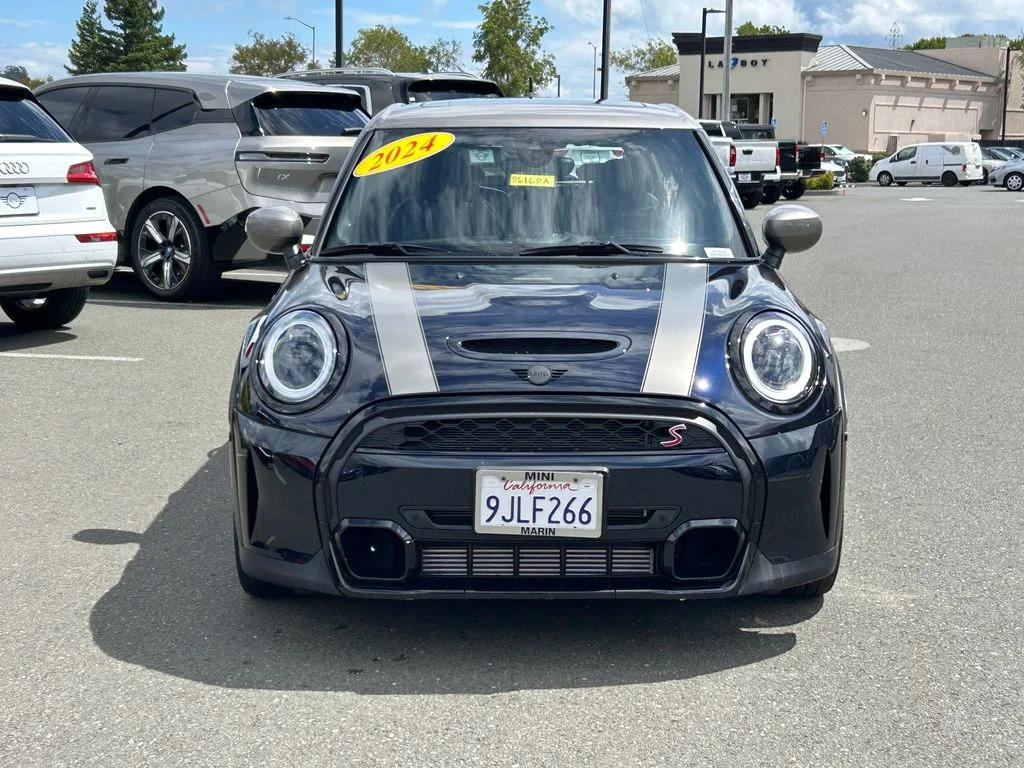 Used 2024 MINI Yours Enigmatic Black met MINI Iconic image 8
