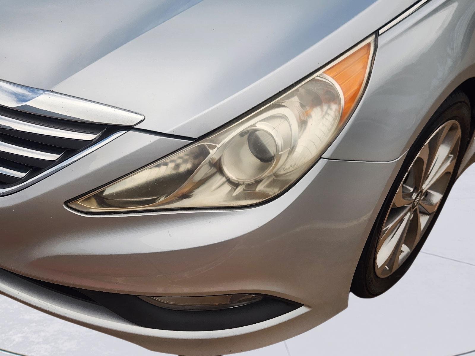 Used 2014 Radiant Silver Metallic Hyundai Limited image 8