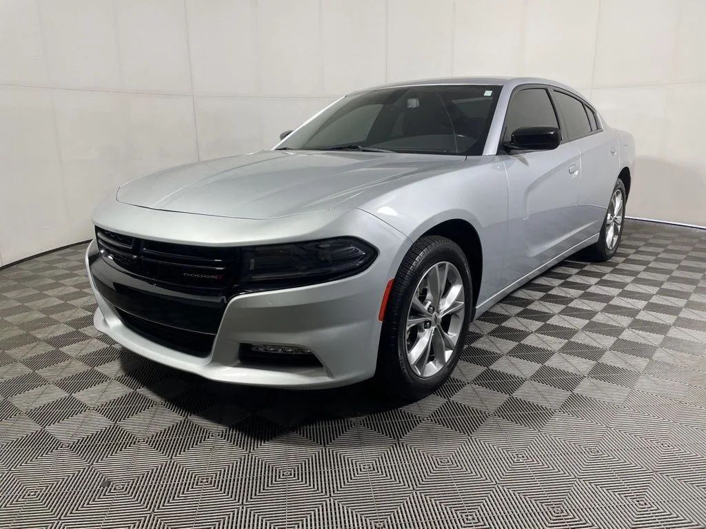 Used 2023 Triple Nickel Clearcoat Dodge SXT image 4