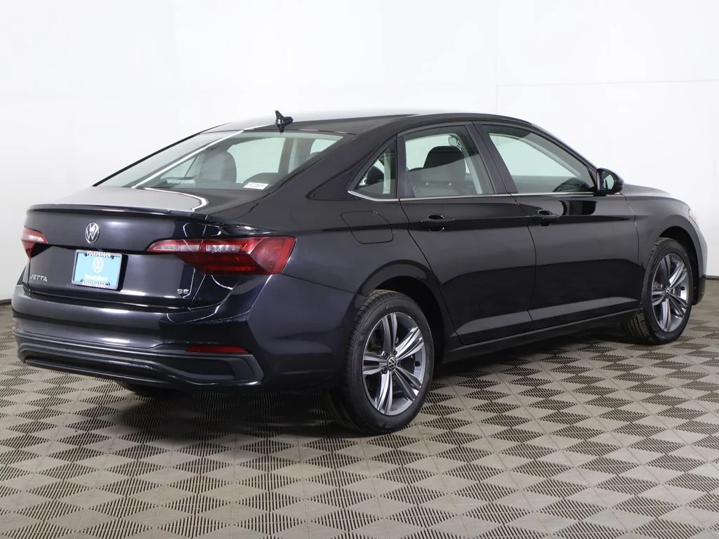 Used 2024 Deep Black Pearl Volkswagen 1.5T SE image 10