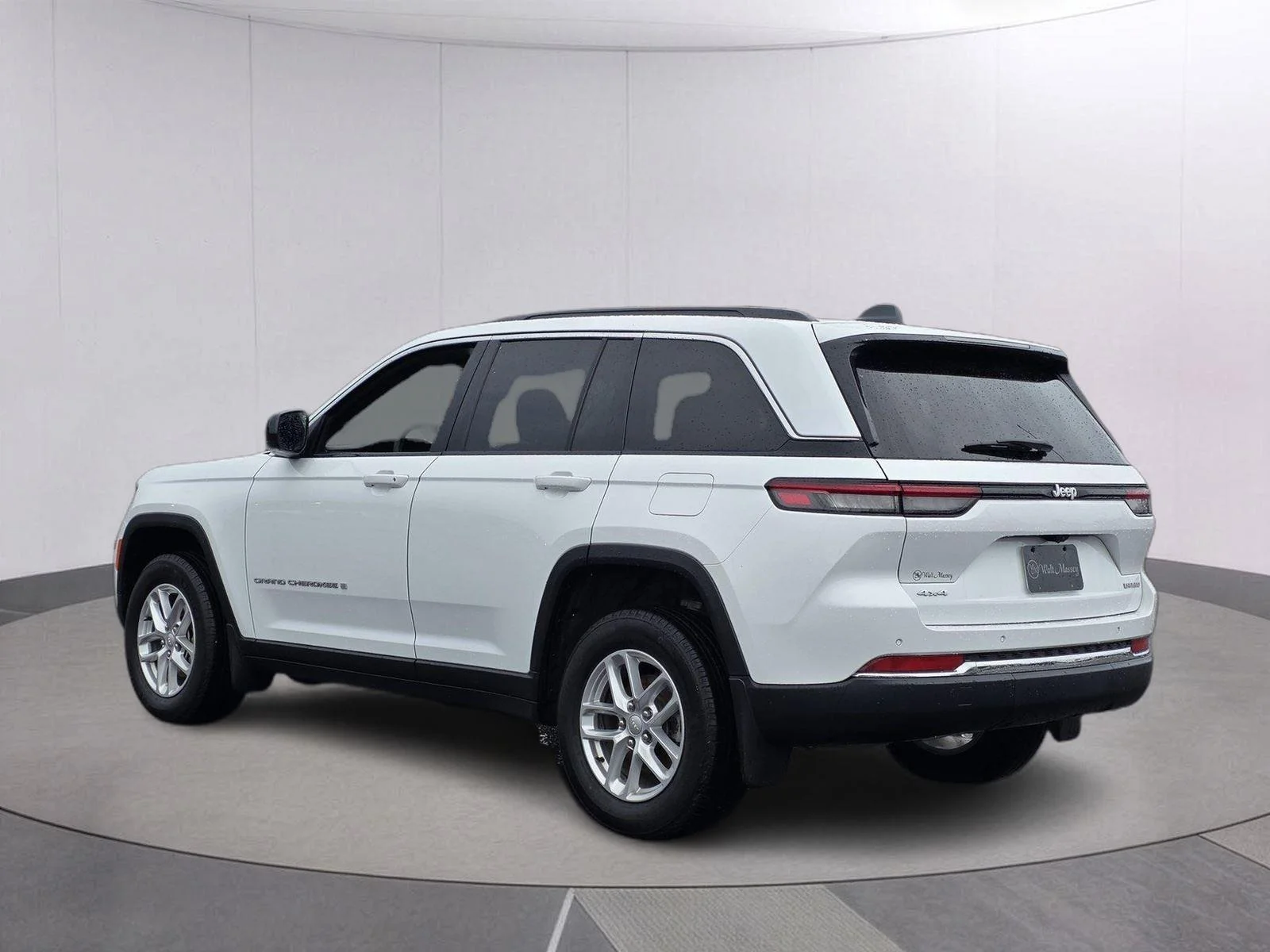 Used 2025 Bright White Clearcoat Jeep Laredo X image 8