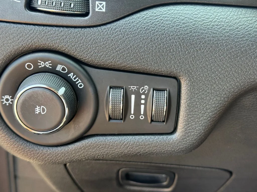 Used 2019 Gray Jeep Trailhawk image 18