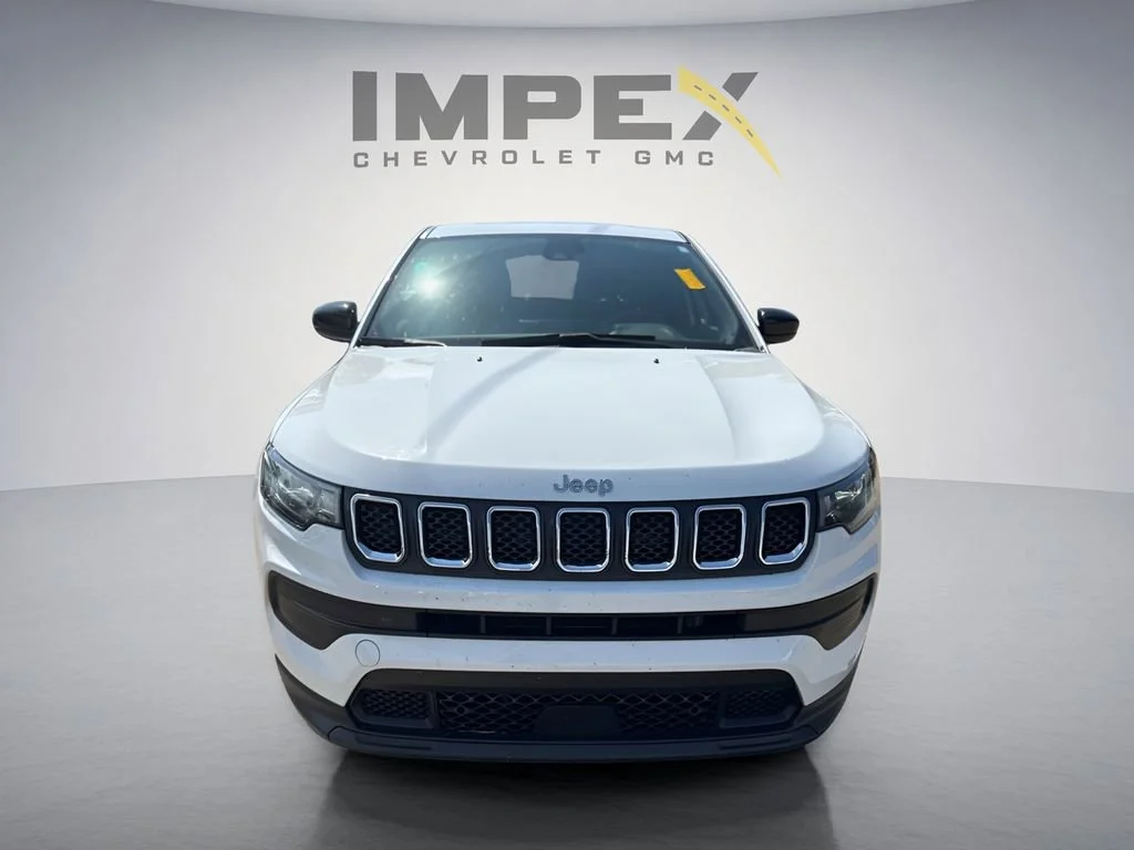 Used 2024  Jeep Sport image 6