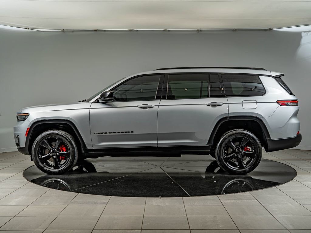 Used 2025 Silver Zynith Jeep Limited image 8