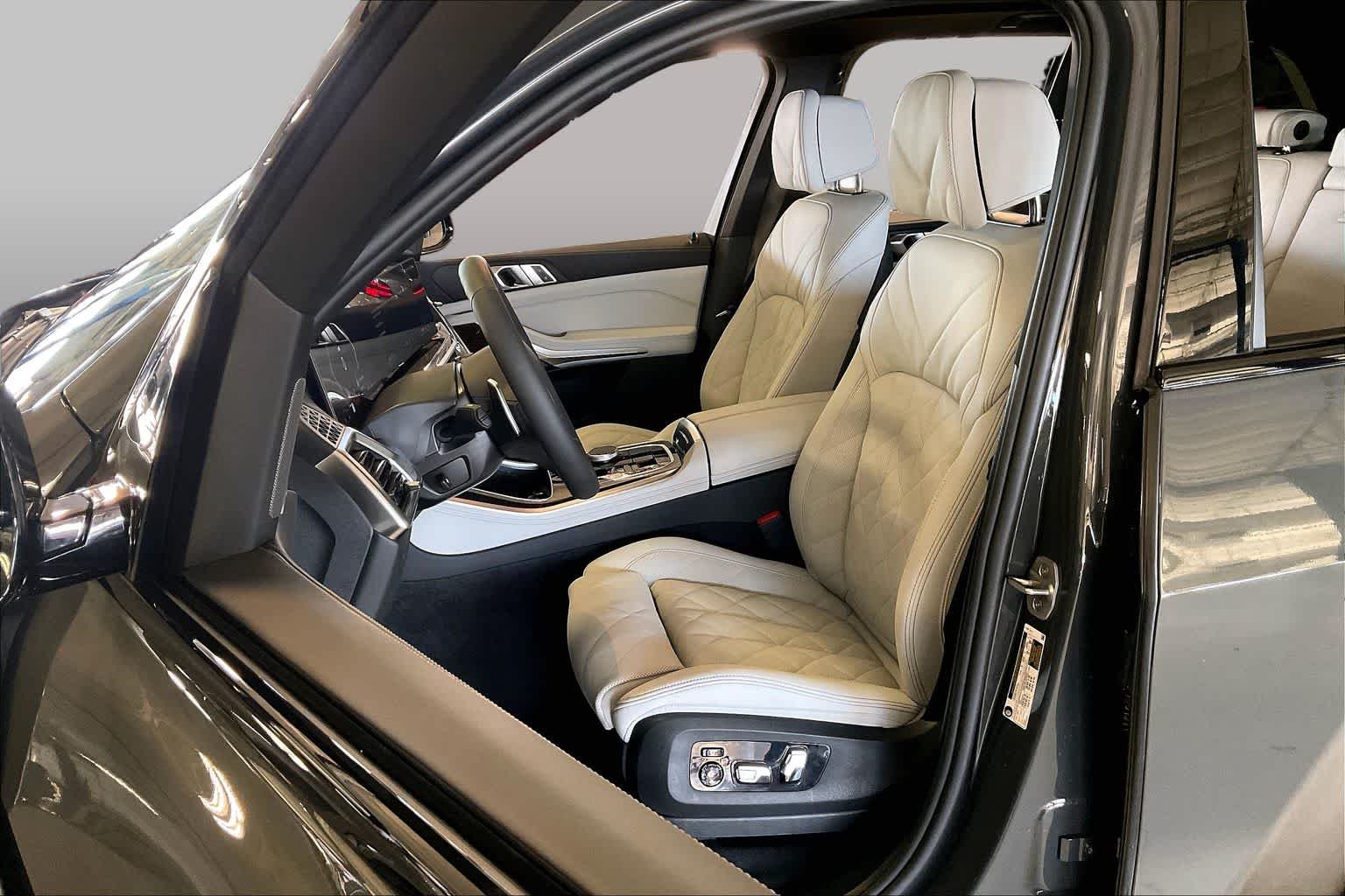 New 2026 Dravit Grey Metallic BMW sDrive40i image 9