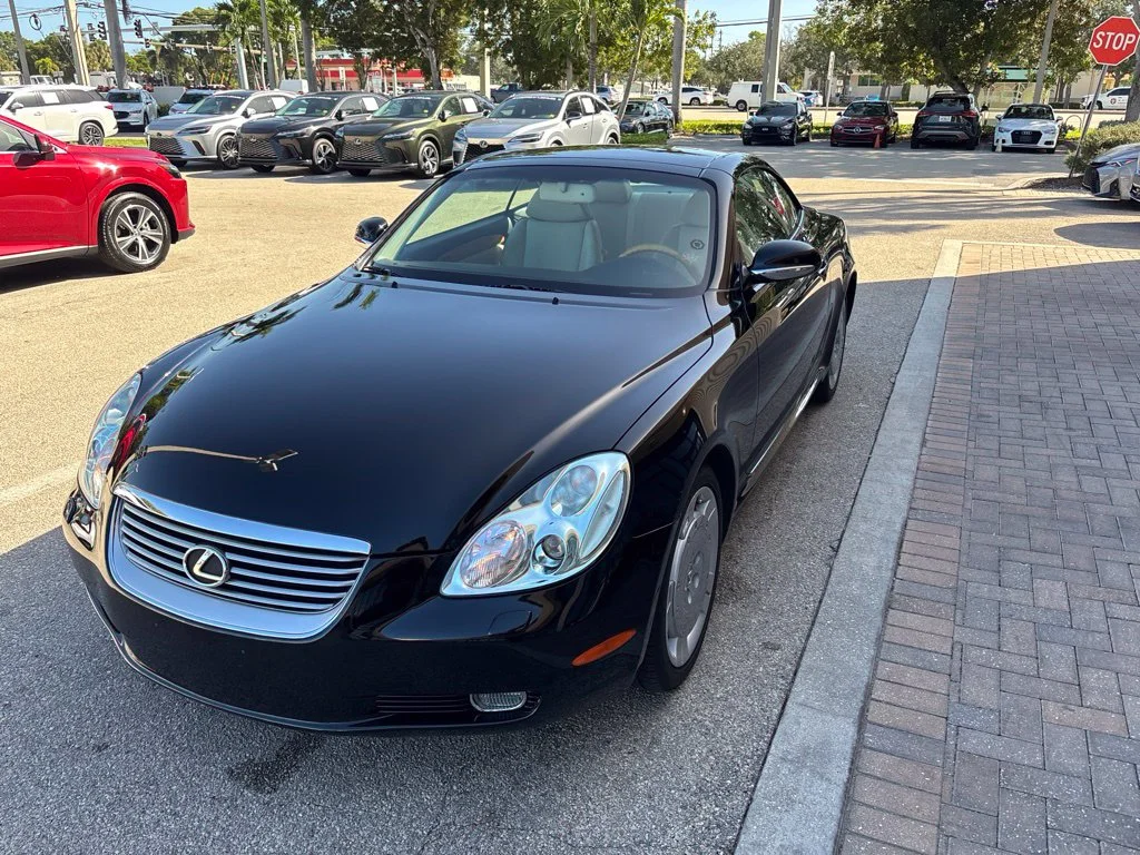 Used 2005  Lexus 430 image 2